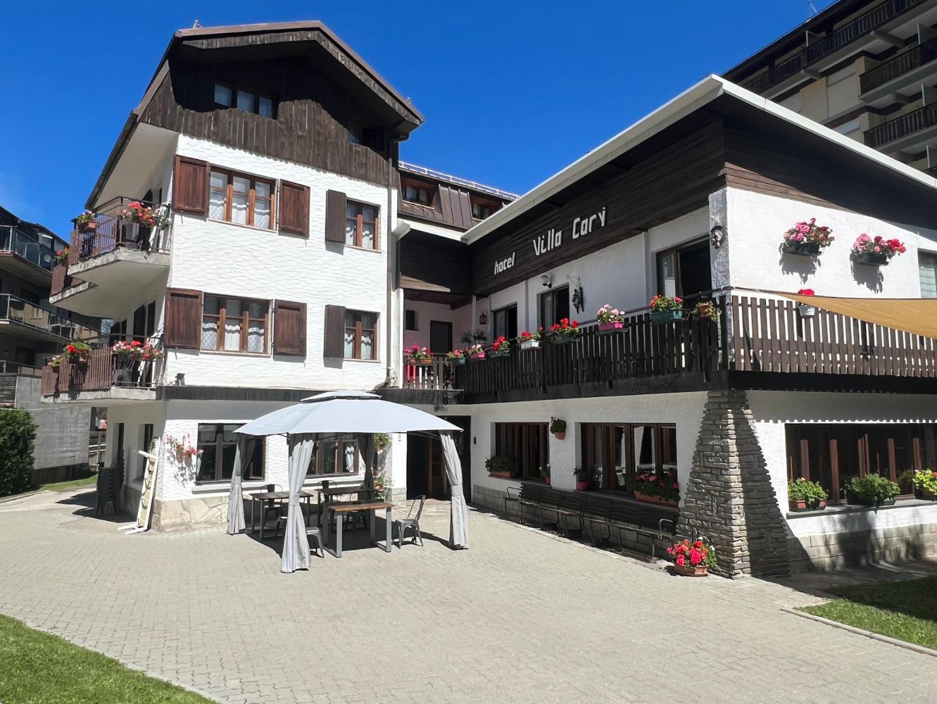 Hotel Villa Cary Oulx Buitenkant foto