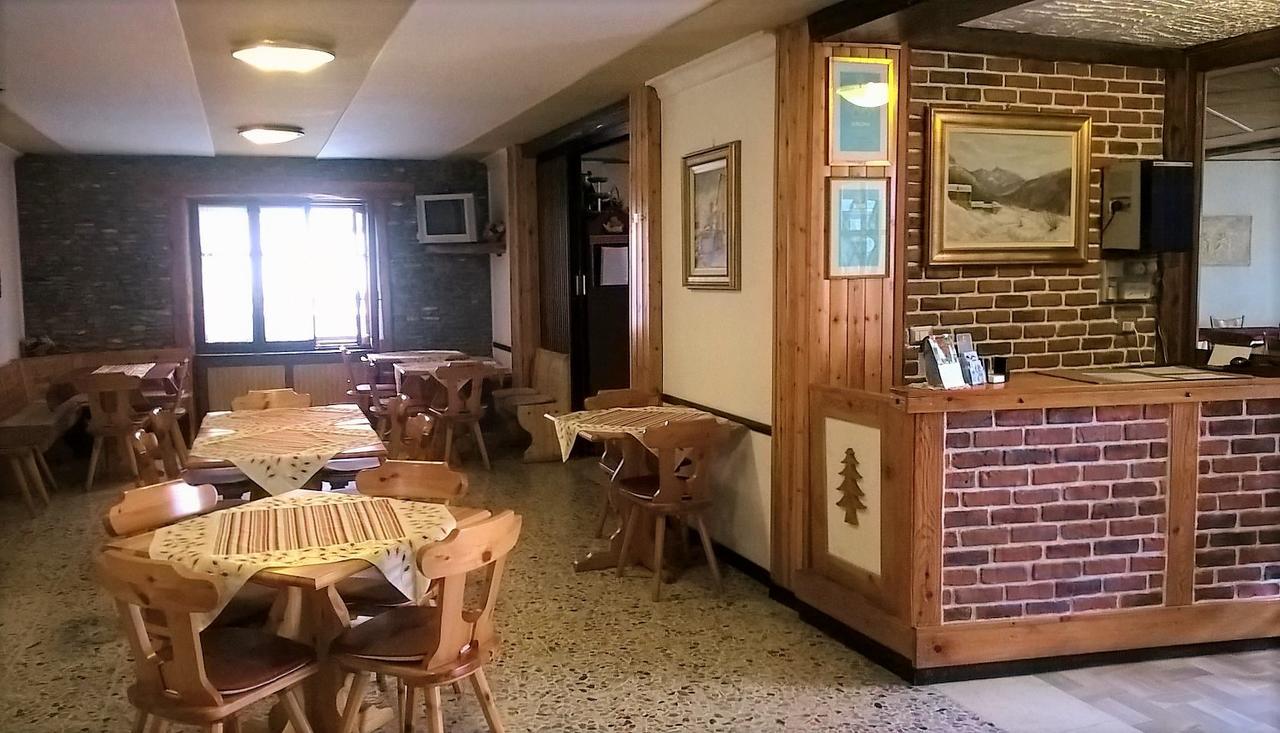 Hotel Villa Cary Oulx Buitenkant foto