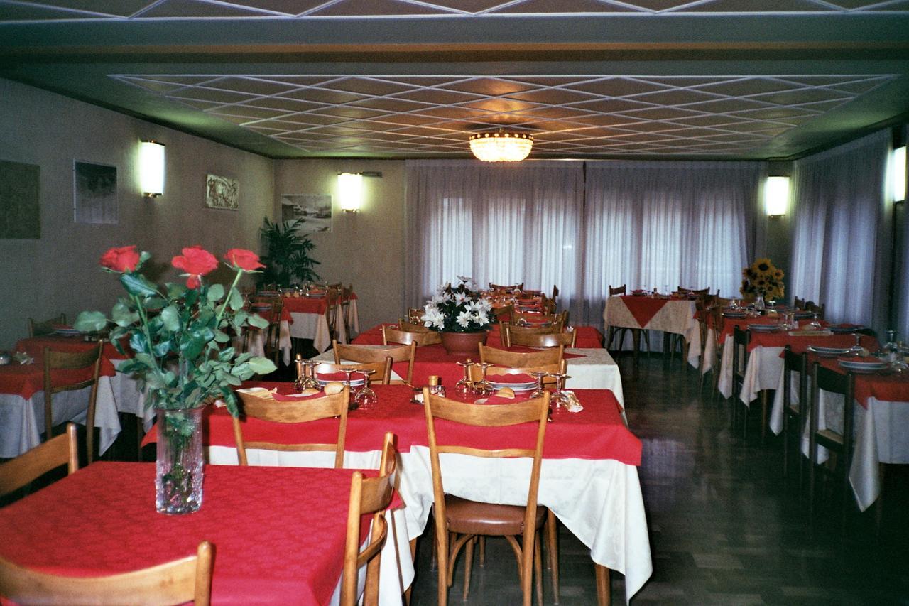 Hotel Villa Cary Oulx Buitenkant foto